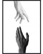 Poster 50x70 B&W Hands Reach (planpackad)